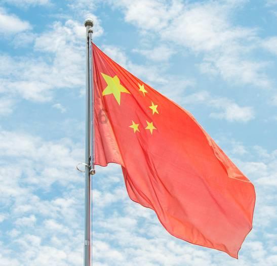 睡前将洋葱片放在脚下的做法，真的能带来预期的健康益处吗？